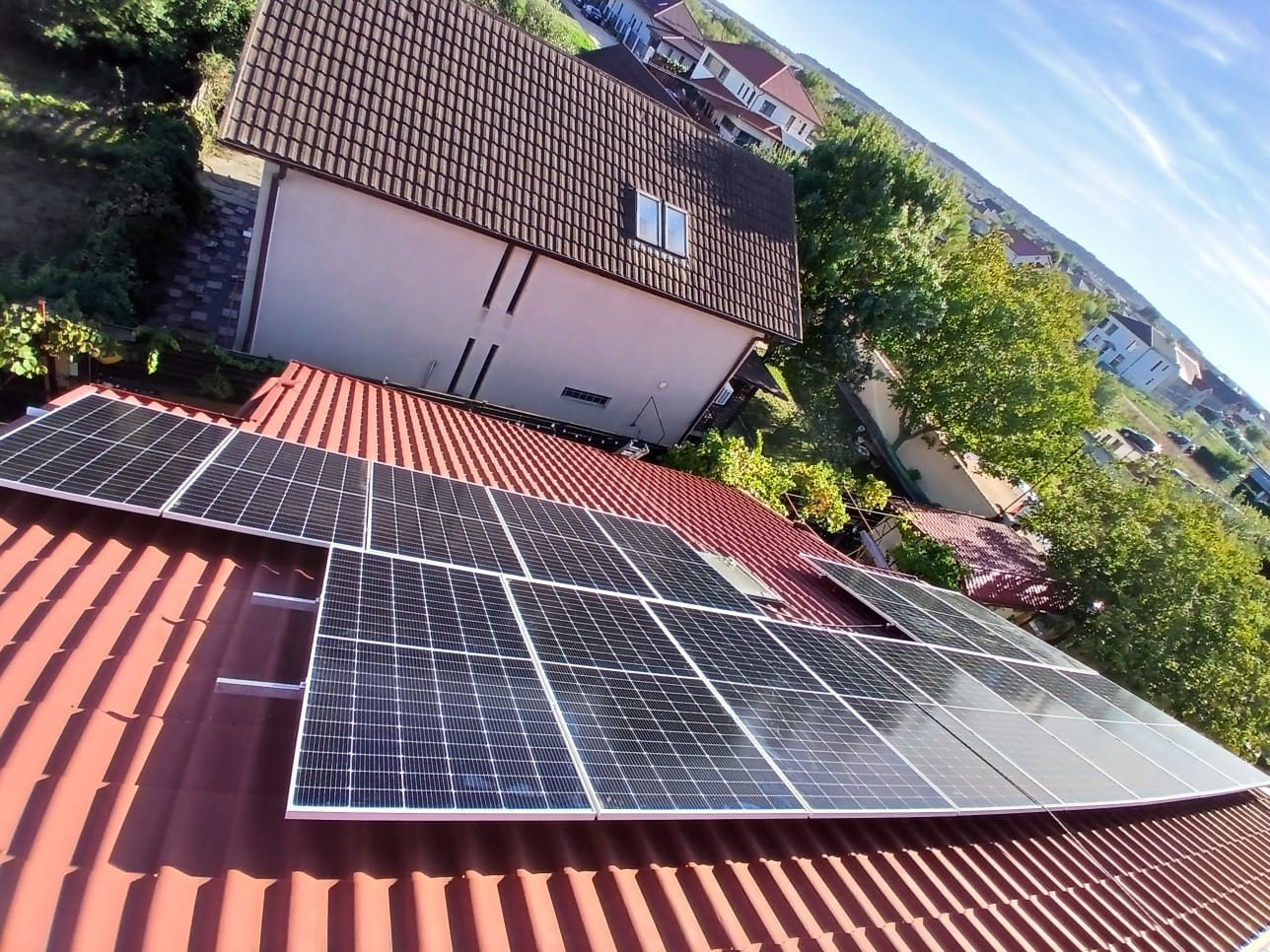 Montaj panouri fotovoltaice pe acoperiș